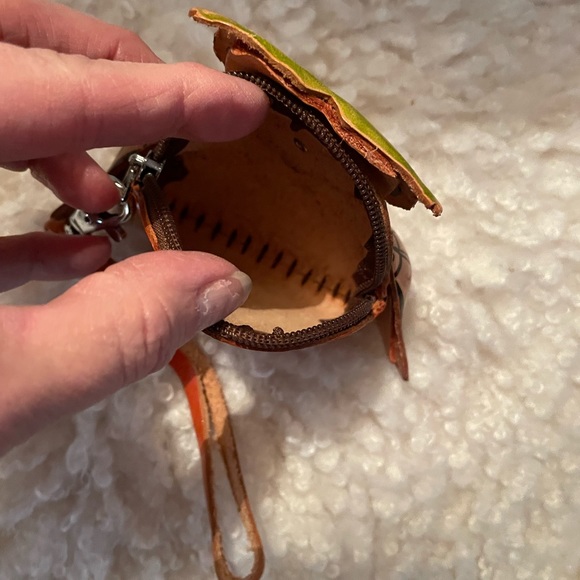 Aboriginal leather change wristlet - Picture 6 of 8